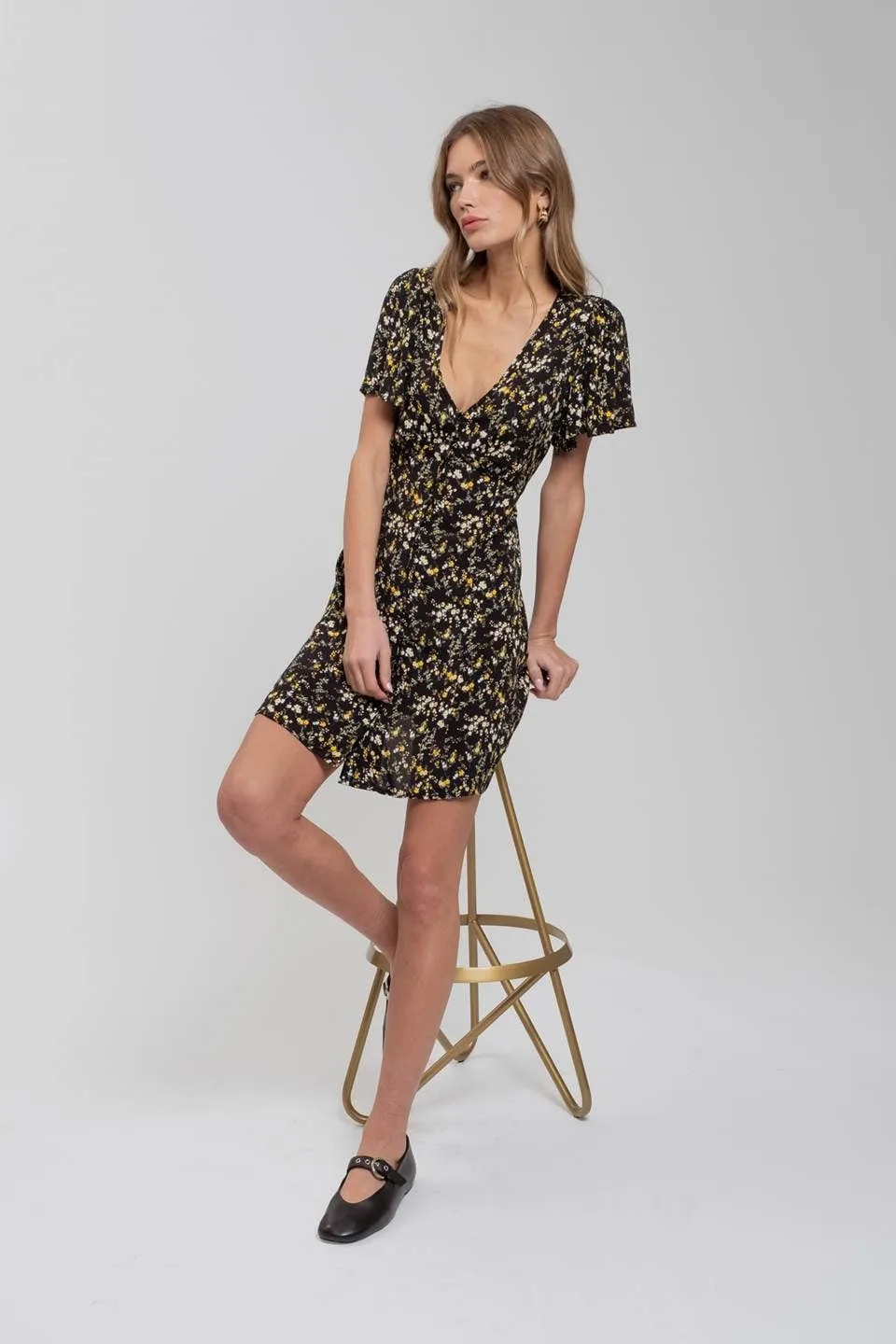 FLORAL V NECK BUTTON DOWN BACK TIE MINI DRESS